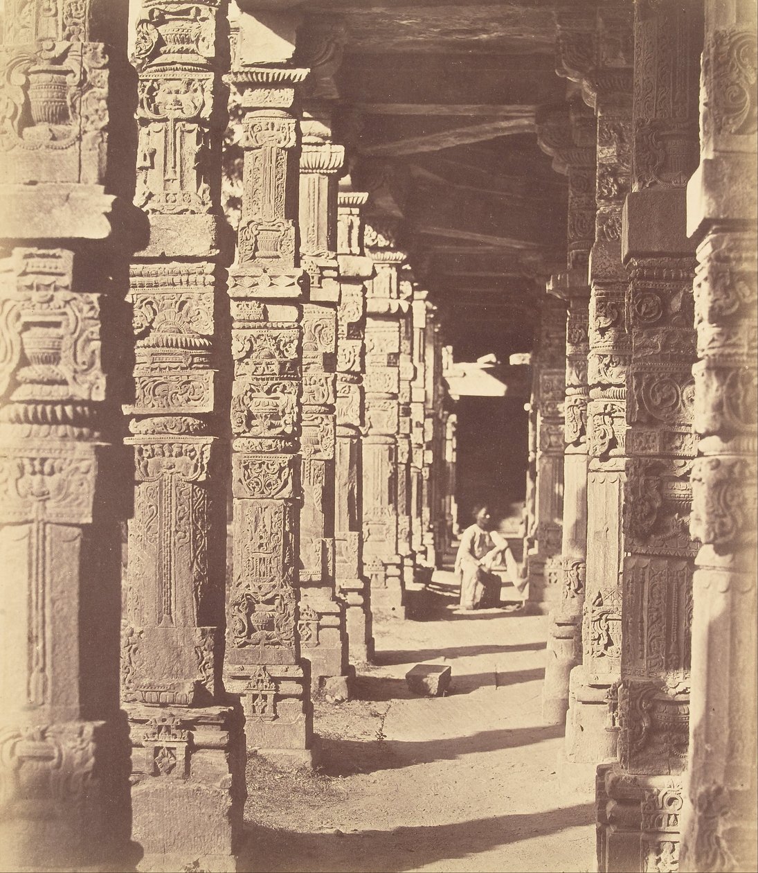 Interiören i Hindoo -templet i Kootub av Charles Moravia