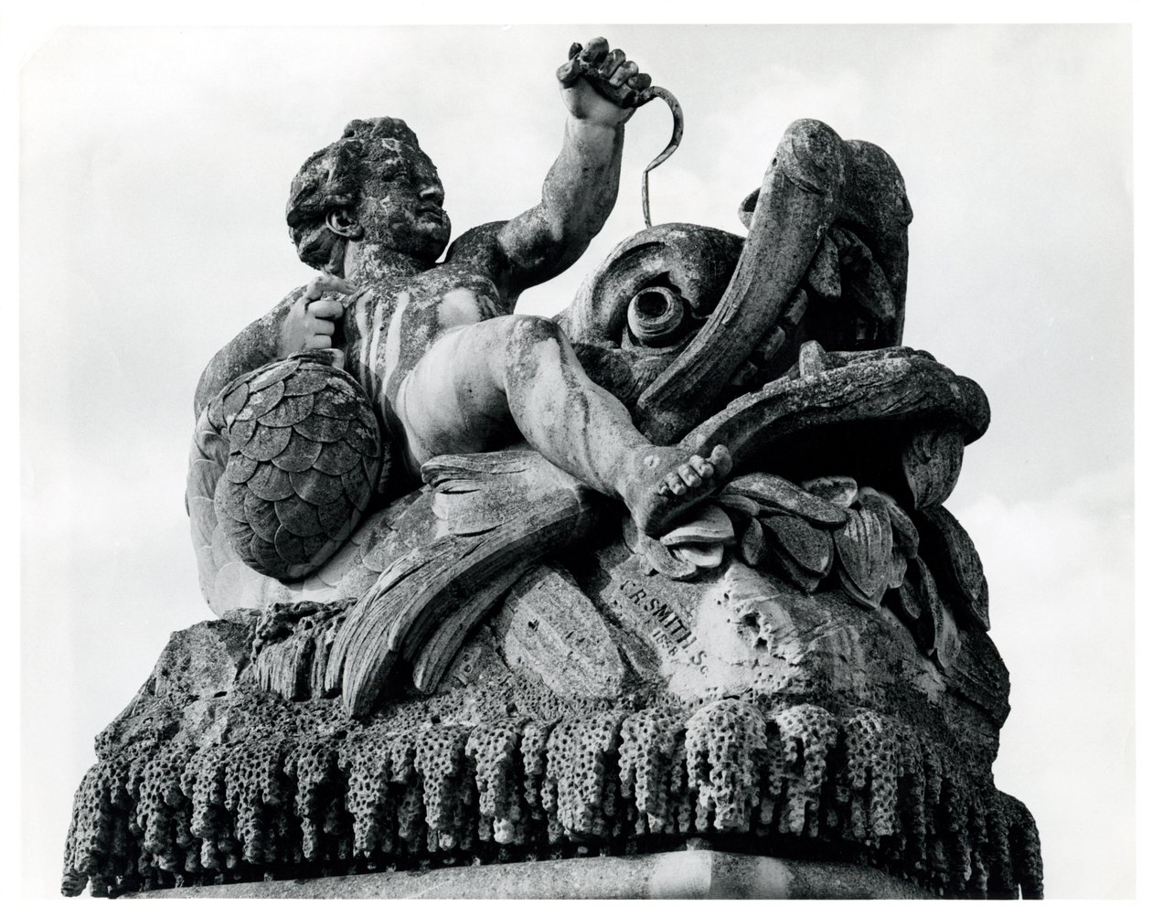 Fontänen Perseus och Andromeda, 1858 (detalj) (svart foto) av Charles Raymond Smith