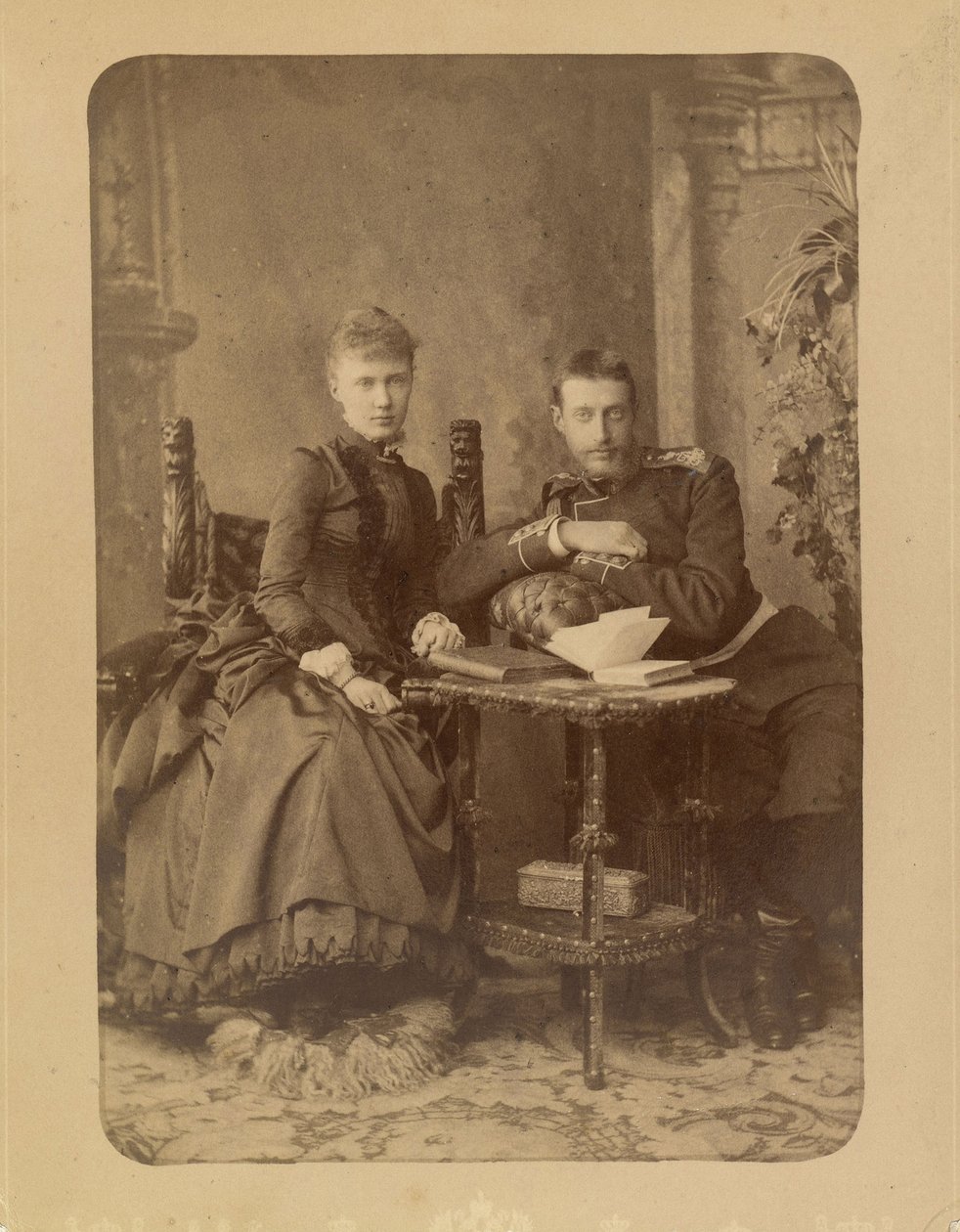 Constantin Constantinovitch av Ryssland och Elisabeth Mavrikievna av Ryssland (nee prinsessan Elisabeth av Saxe Altenburg) - storhertig Konstantin Constantinovich av Ryssland (1858-1915) och storhertiginnan Elizaveta Mavrikievna av Ryssland (1865-1927), av av Charles Bergamasco