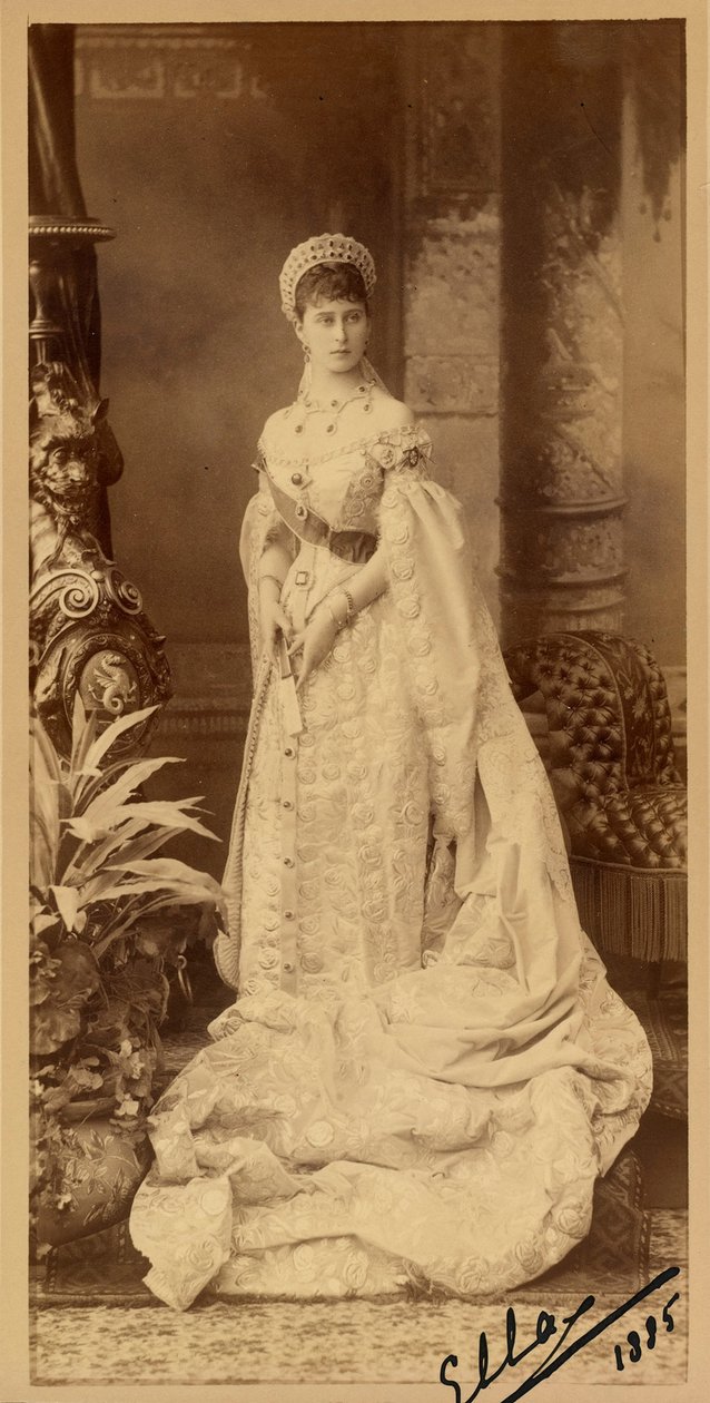 Elisabeth Fiodorovna de Russie (Elisabeth de Hesse Darmstadt) (1864-1918) - Porträtt av storhertiginnan Elizaveta Fyodorovna (1864-1918), prinsessan Elizabeth av Hessen och vid Rhen, av Bergamasco, Charles (Karl) (1830-1896). Silvergelatinfotografering av Charles Bergamasco