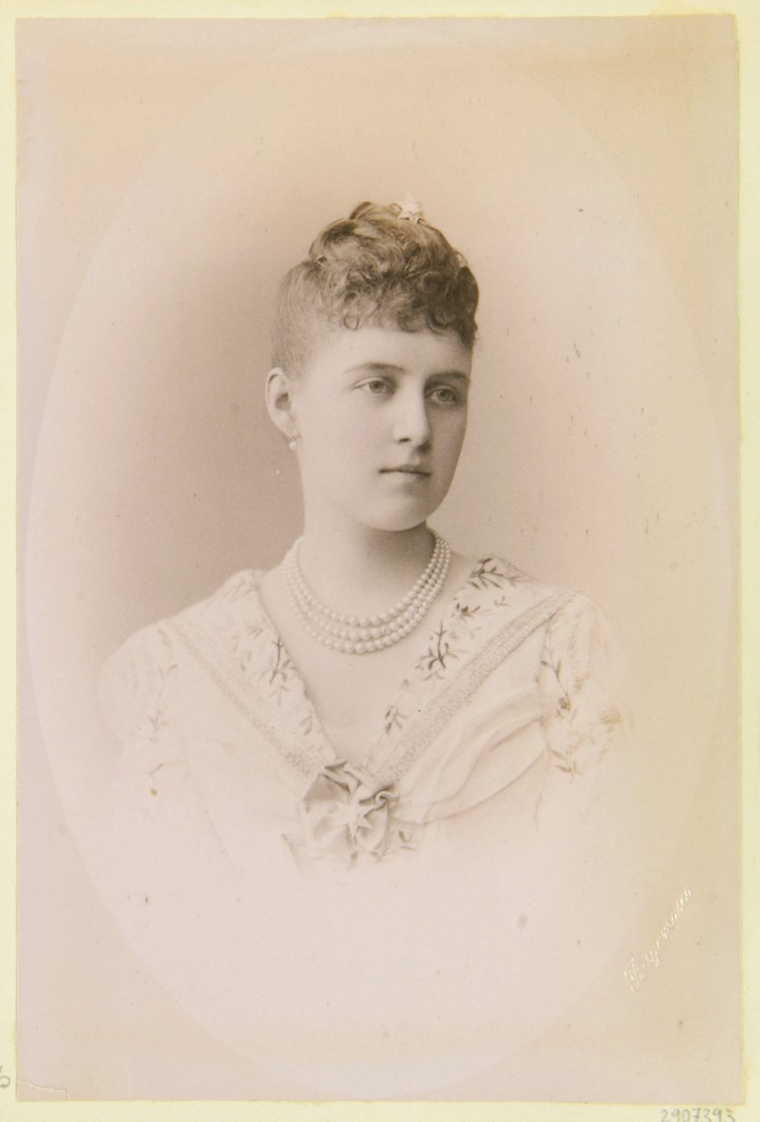 Alexandra de Grece, grande duchesse de Russie - Porträtt av storhertiginnan Alexandra Georgievna av Ryssland (1870-1891), av Bergamasco, Charles (Karl) (1830-1896). Albumin foto av Charles Bergamasco