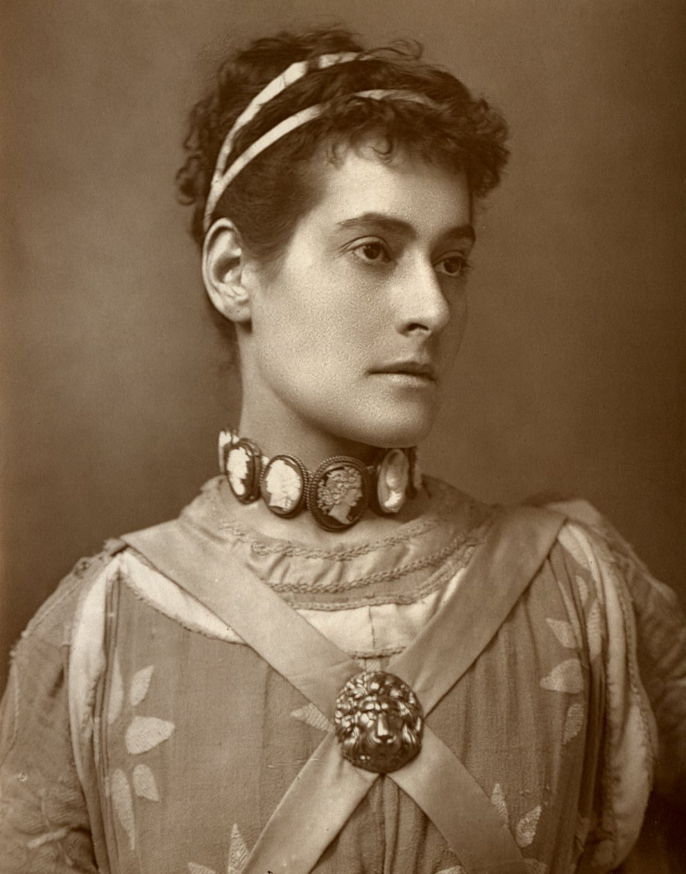 Myra Holme, brittisk skådespelerska, 1884 av Charles A. Long