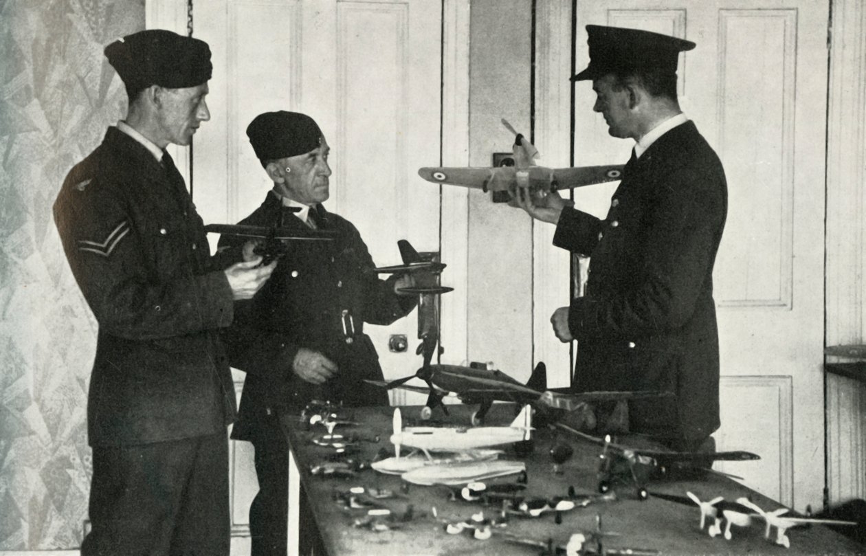RAF-personal lärde sig att identifiera flygplan under andra världskriget, 1941. av Charles Brown