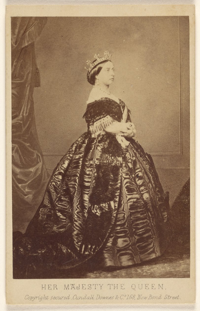 Hennes Majestät Drottningen. av Charles Clifford