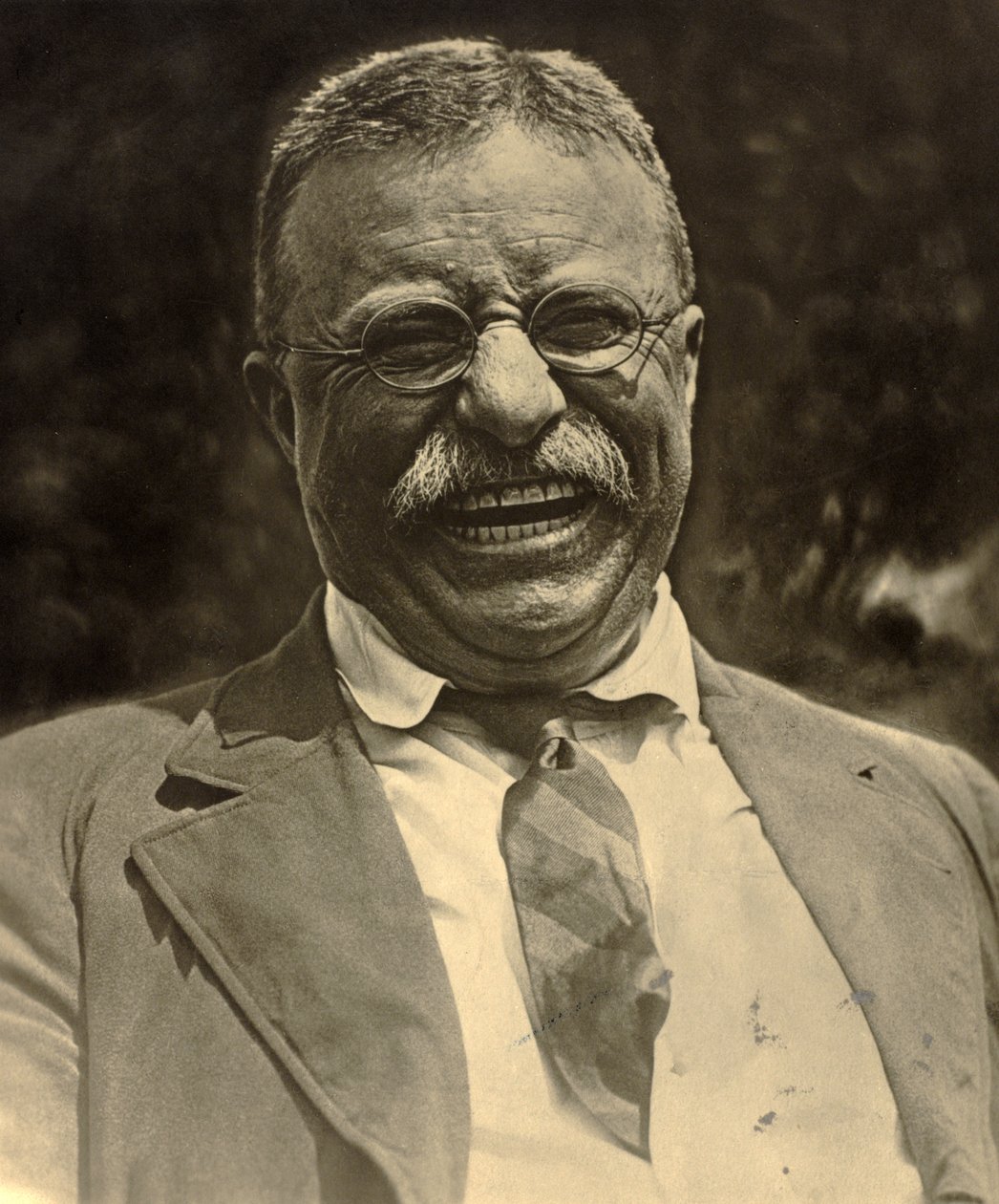 Theodore Roosevelt skrattar, ca 1910 (s/v foto) av Charles Duprez