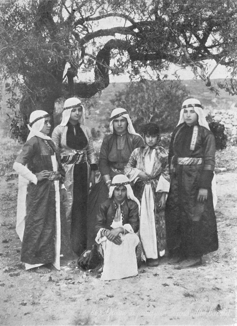 Grupp av Druse Damer, c1913 av Charles J. S. Makin