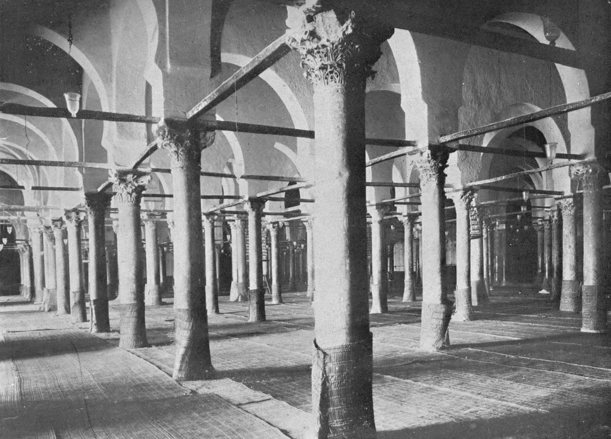 Kairouan. Interiör av Grande Mosque, c1913 av Charles J. S. Makin