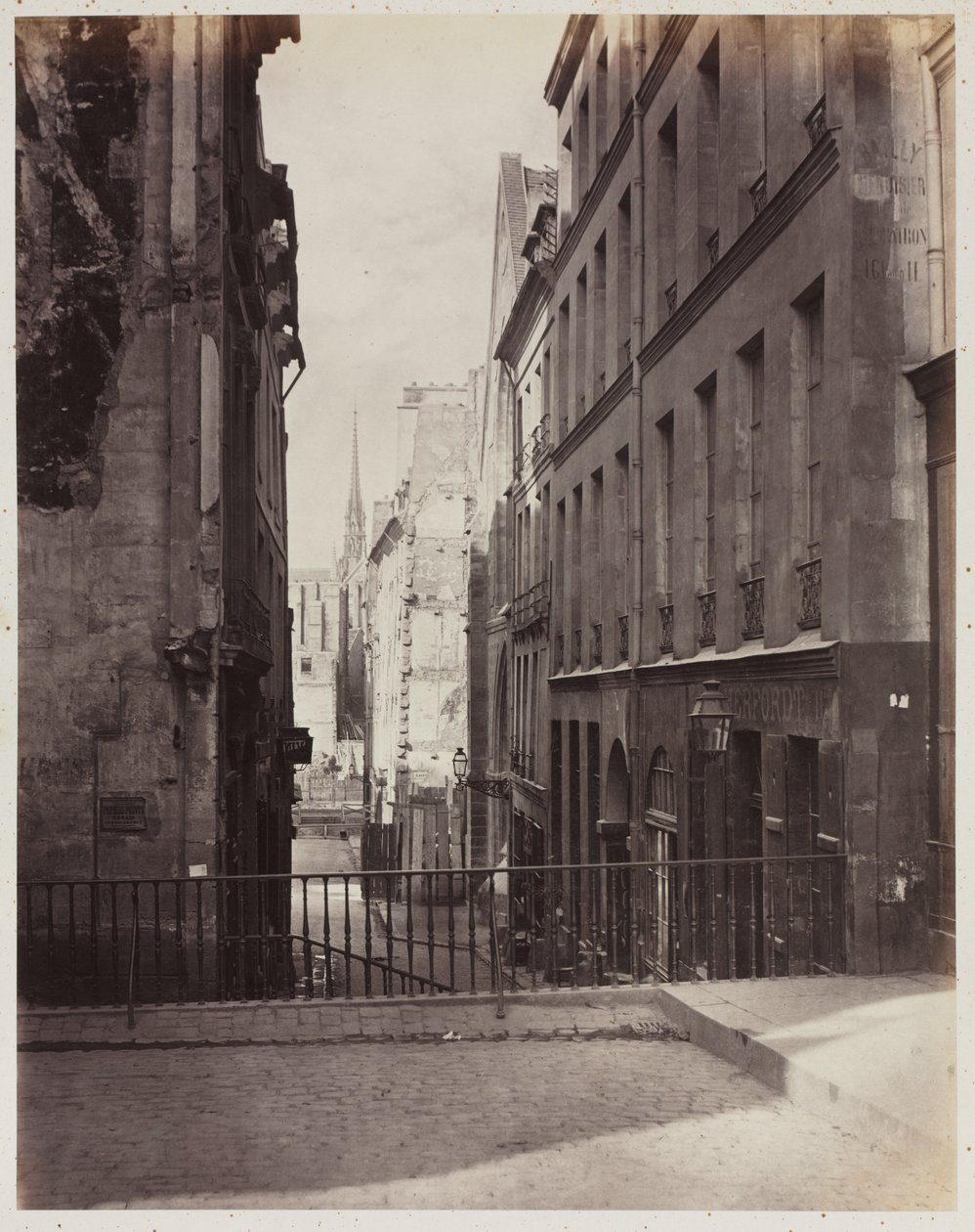 Rue Jean-de-Beauvais. Vy från Rue des Écoles mot Boulevard Saint-Germain, under arbete av Charles Marville