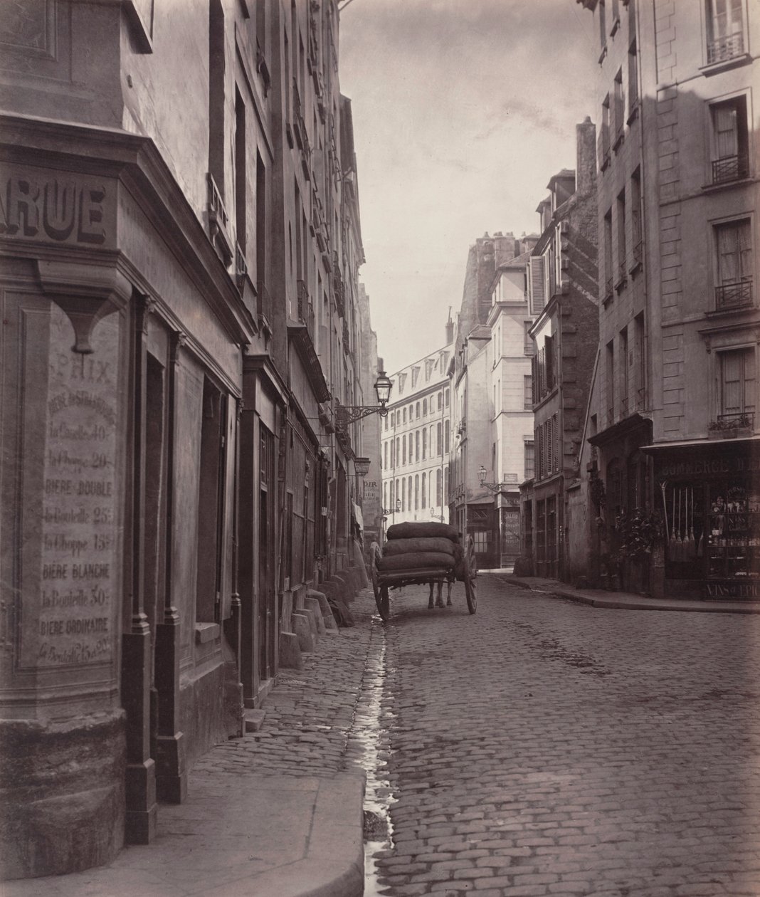 Rue de la Bucherie, du cul de sac Saint-Ambroise (femte arrondissementet),1866-1868 (foto) av Charles Marville