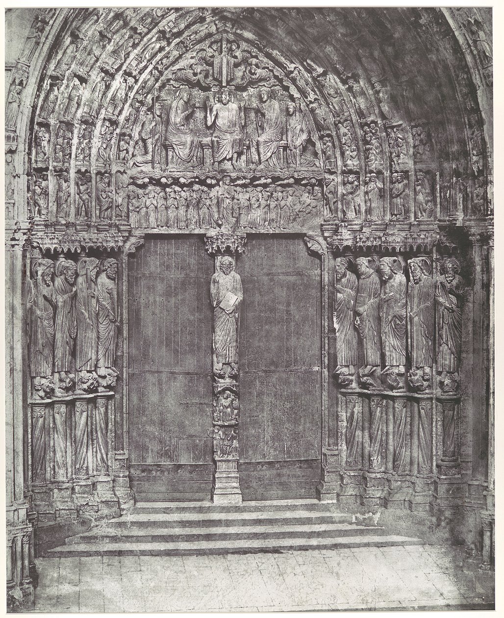 Katedralen i Chartres, sydtranseptets mittportal; Yttersta domen av Charles Nègre