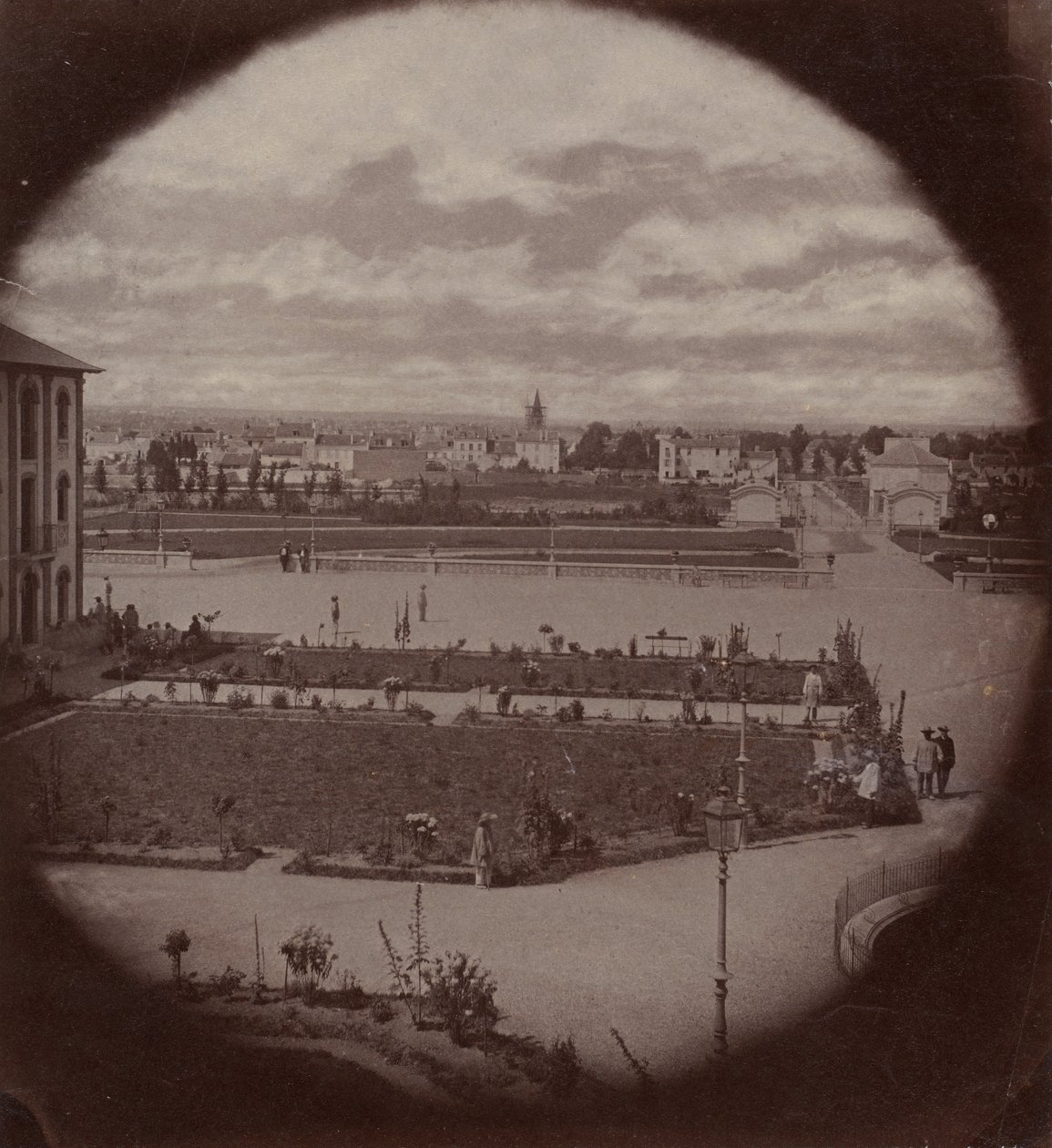 Imperial Asylum of Vincennes, utsikt över Charenton, 1858-59. av Charles Nègre