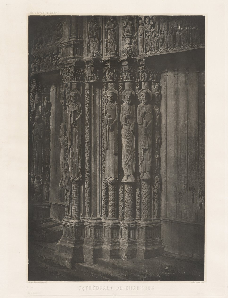 Plåt XIII – Chartres katedral, statypelare i den centrala dörren till den kungliga entrén (Plåt XIII – Chartres katedral, statypelare i den centrala dörren till den kungliga entrén) av Charles Nègre, André Jammes