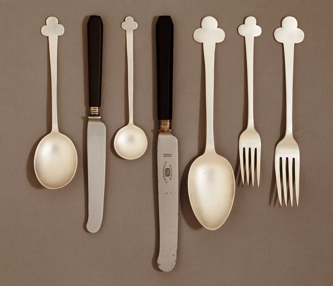 Elektropläterad bordsservering, för E. Bingham & Co., ca 1906 av Charles Rennie Mackintosh