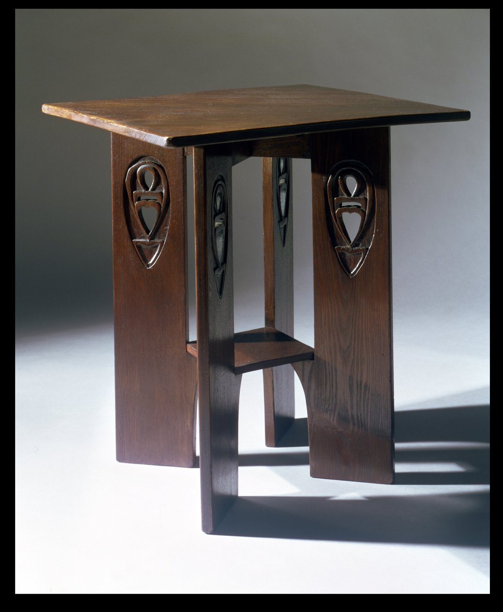 Bord designat för biljardrummet på Miss Cranstons Argyle Tearooms, Glasgow, 1897 (ek) av Charles Rennie Mackintosh