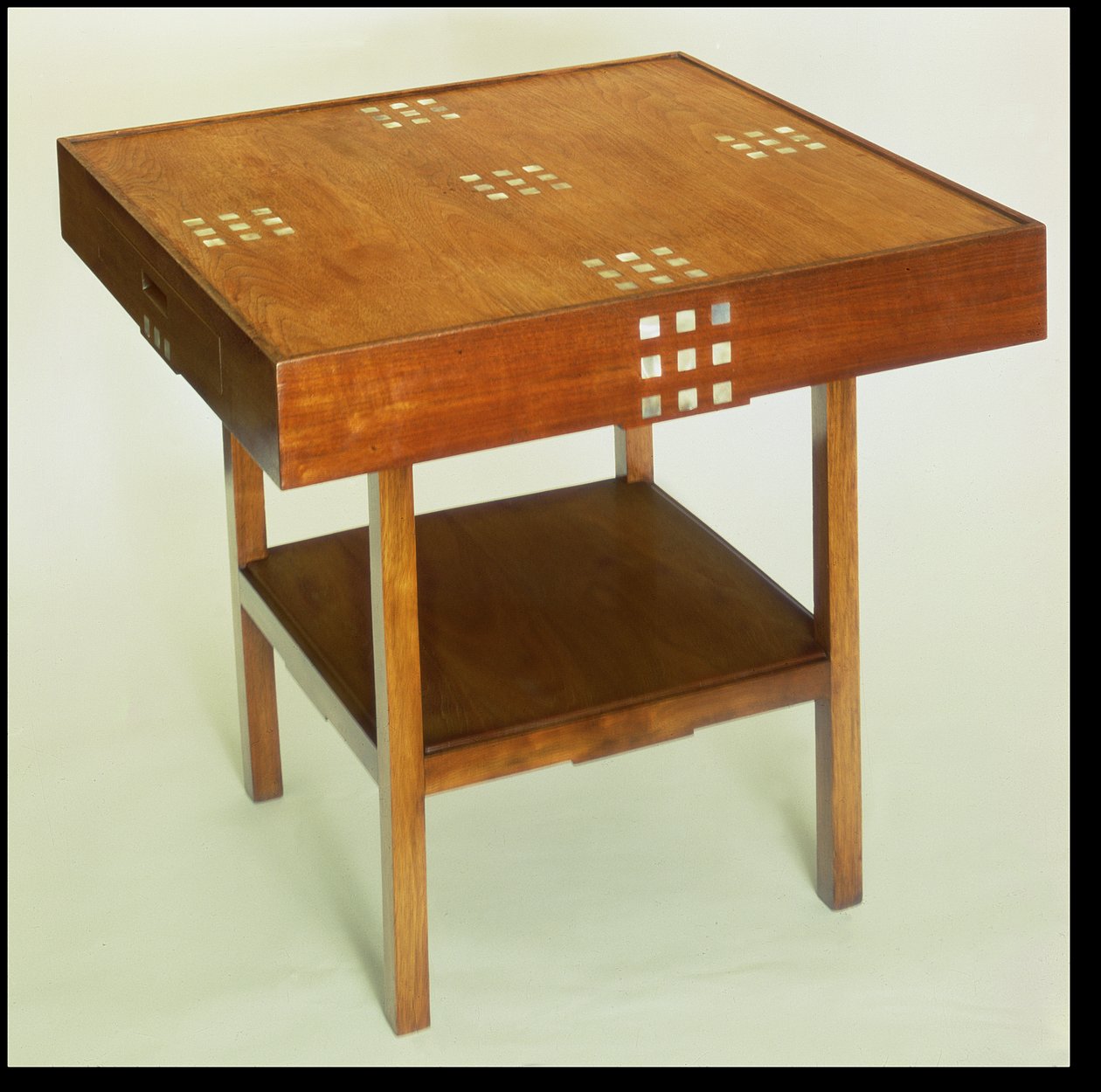 Bord med inlägg av pärlemor, 1918 (betsad mahogny med inlägg av pärlemor) av Charles Rennie Mackintosh