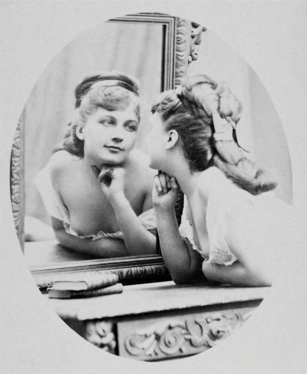 Porträtt av skådespelerskan Henriette Victoire Drouard (1851-1923). av Charles Reutlinger