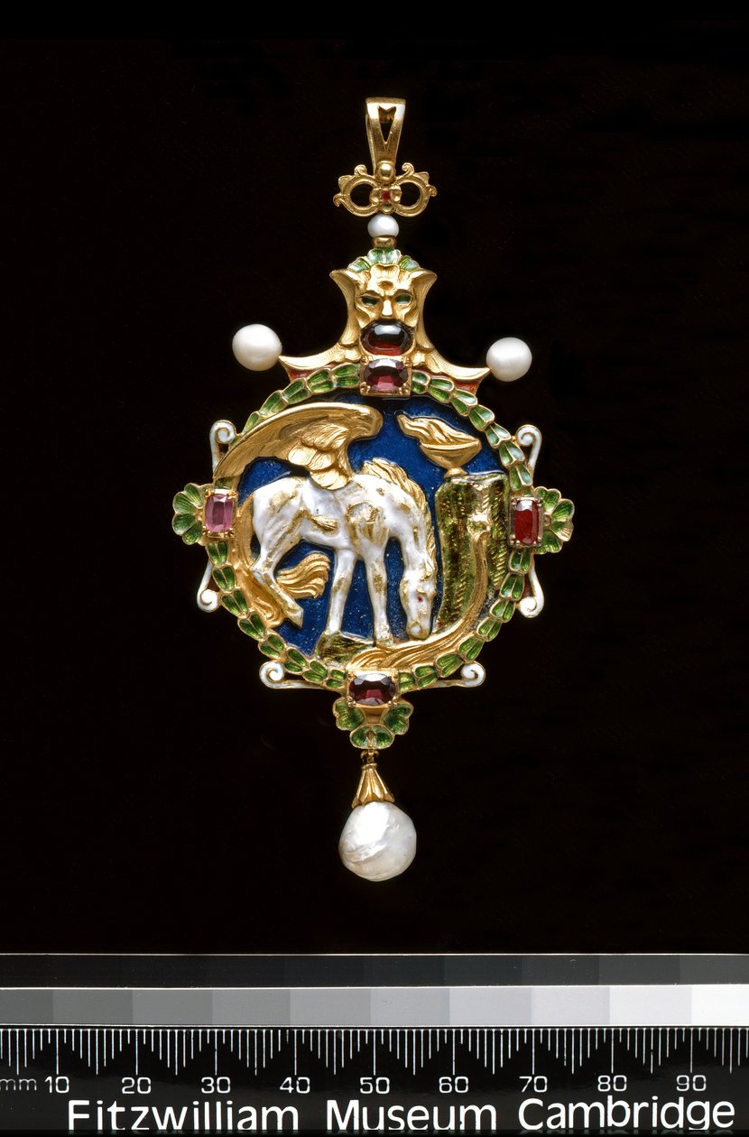 Hänge: Pegasus Drinking from the Fountain of Hippocrene (guld, emalj, pärla & wc) av Charles Ricketts