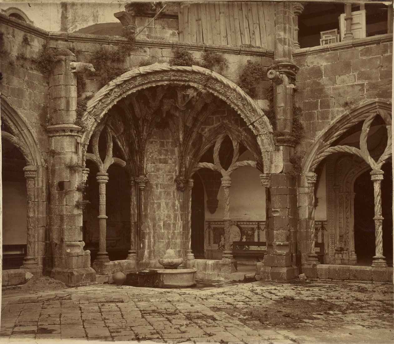 [Tystnadens klostergång, Santa Cruz de Coimbra-klostret] av Charles Thurston Thompson