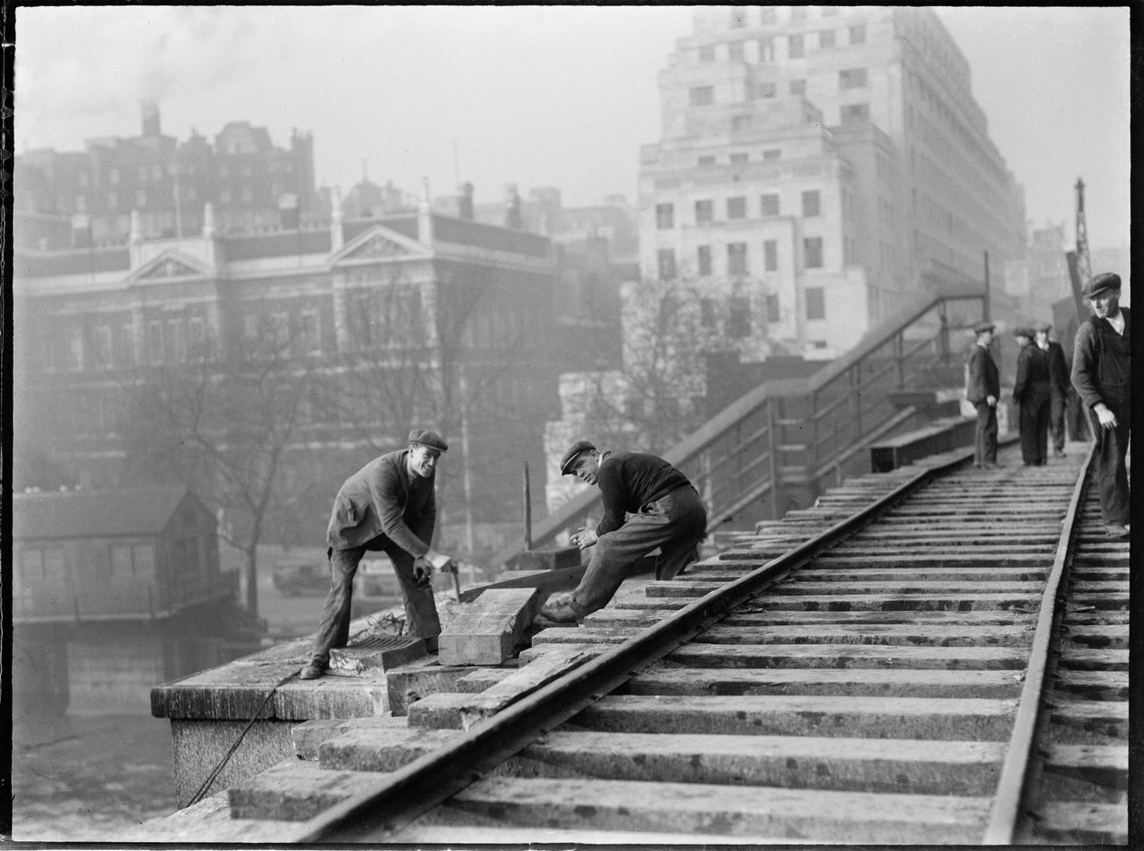 Rivning av Waterloo Bridge, City of Westminster, Greater London Authority, 1936. av Charles William Prickett