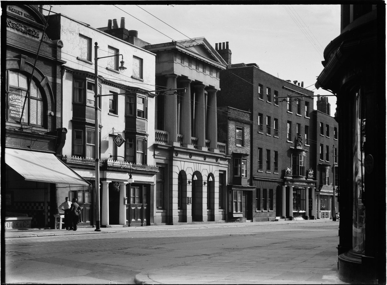 High Street, Portsmouth, 1930-talet. av Charles William Prickett