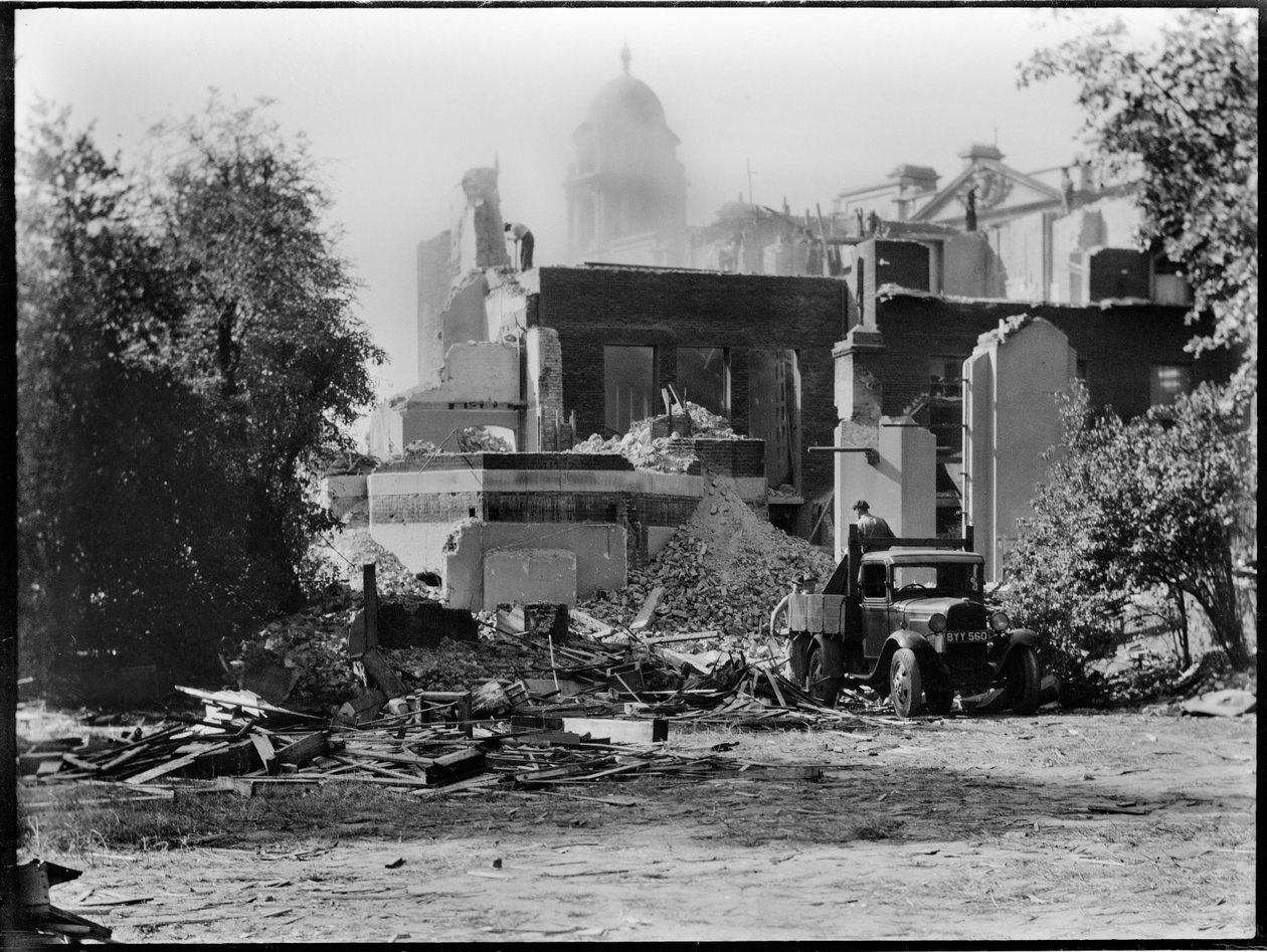 Whitehall Gardens, Whitehall, City of Westminster, Greater London Authority, sent 1930-tal. av Charles William Prickett