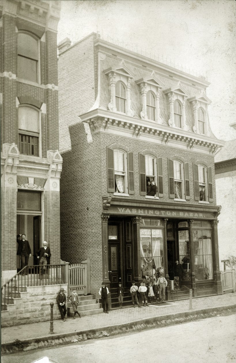 Washington Bazaar and entrance to bank building. Main Street av Chicago Steffens