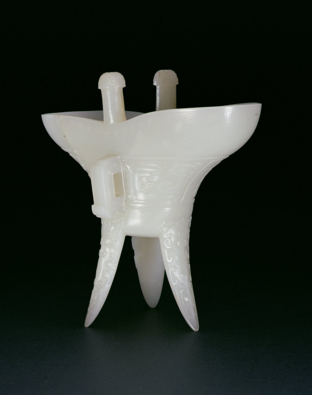 Imperialistiska dräktskärl, Qianlong-perioden (1736-95) (jade) (se även 241122) av Chinese School