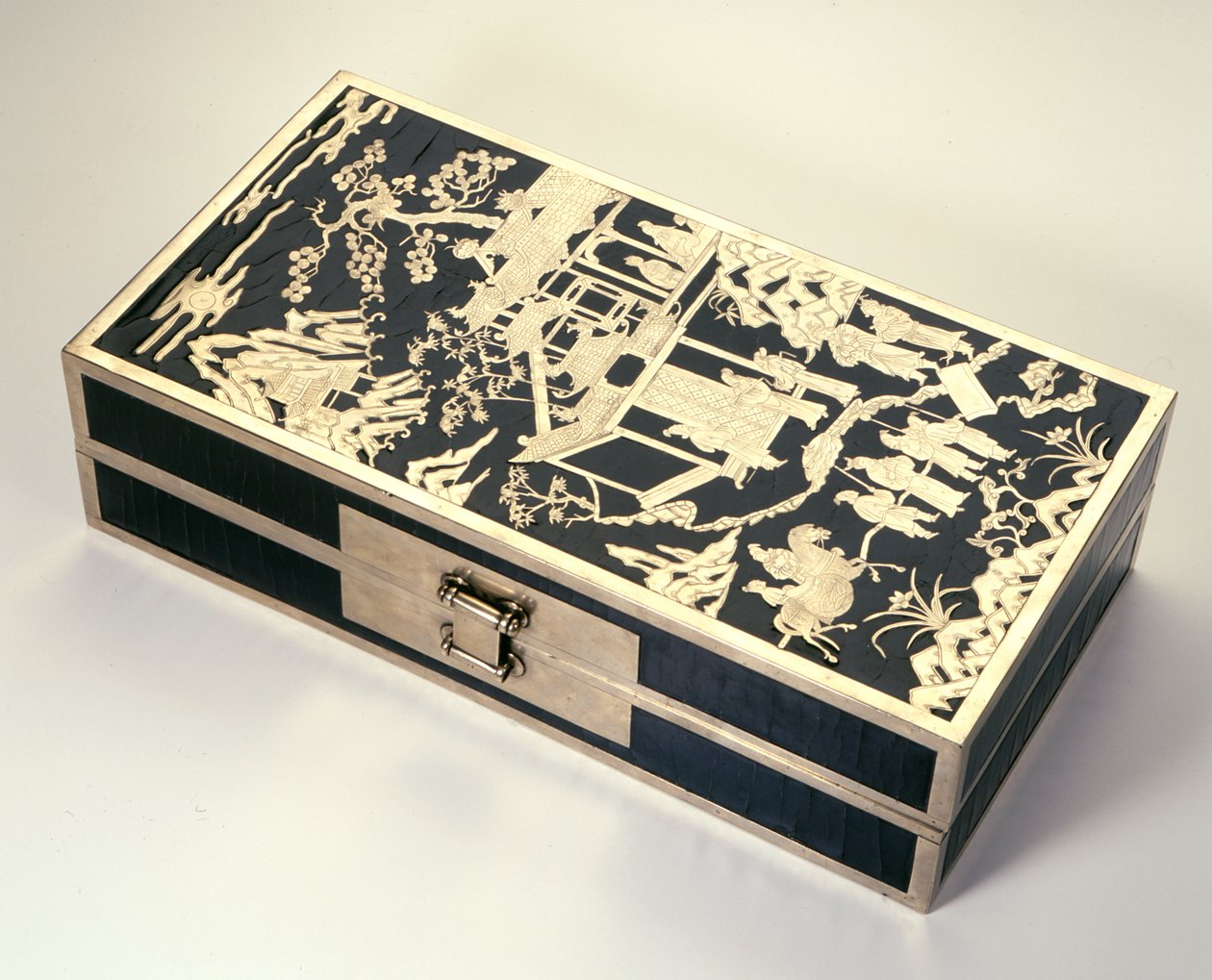 Dokument- eller äktenskapslåda, med figurer i ett bergslandskap, Wan Li period 1573-1619 (lackerat trä med pai-tung vit mässingsinläggning) av Chinese School Chinese School