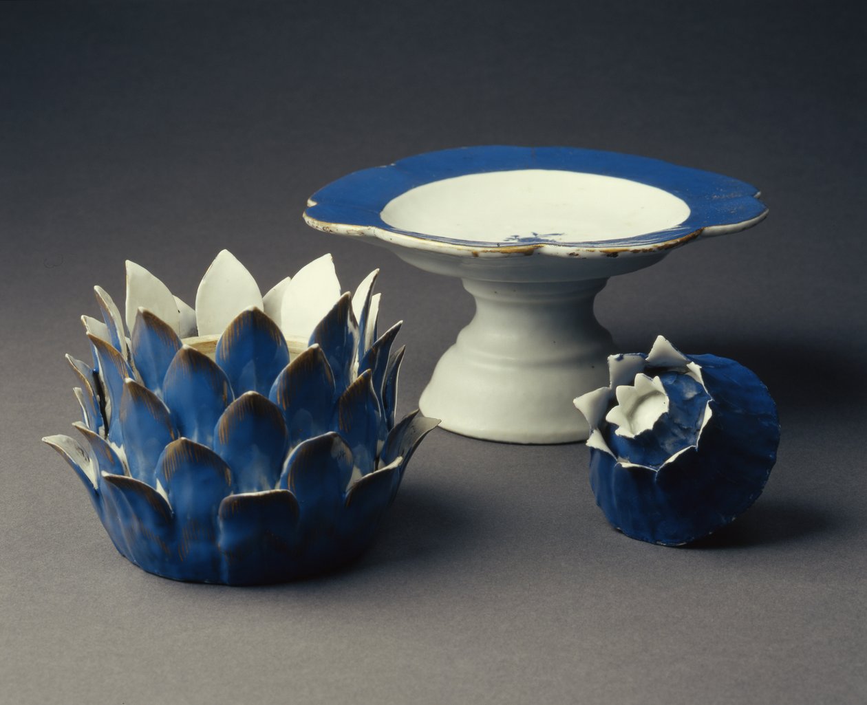 A Vegetable Form Tereen, Cover and Tazza, Jiaqing-perioden (1796-1820) c.1800 (porslin) (se även 314544) av Chinese School