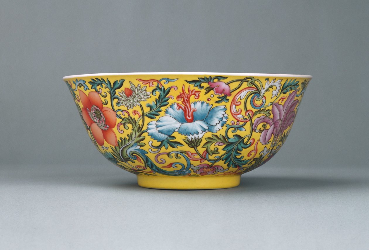 En fin famillerosa gulmald skål, 1821-1850 av Chinese School