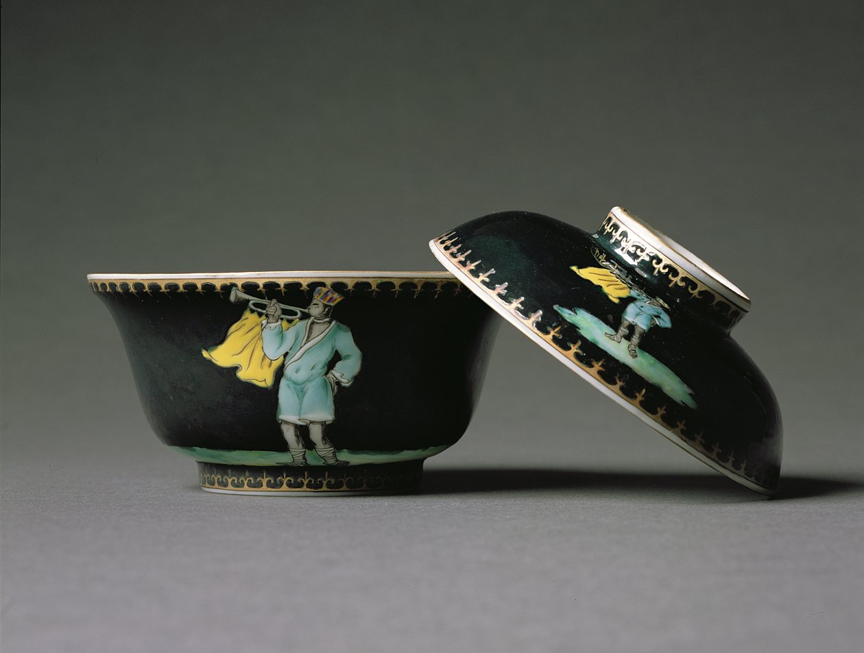 En sockerskål och lock, Qianlong Period (1736-95) c.1740 (porslin) (se även 314530) av Chinese School