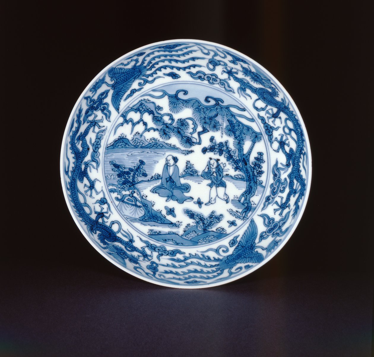 Blått och vitt fat målat med en salvia och medföljare, Wanli-märke och period, 1573-90 (porslin) av Chinese School