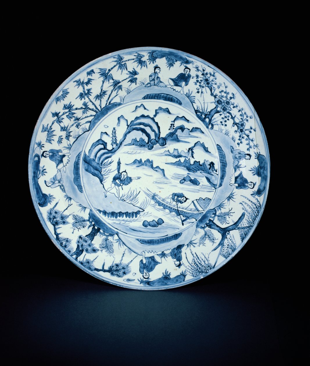 Blått och vitt fat målat med fiskare i en flodscen, Tianqi eller Chongzheng, 1620-30 (porslin) av Chinese School