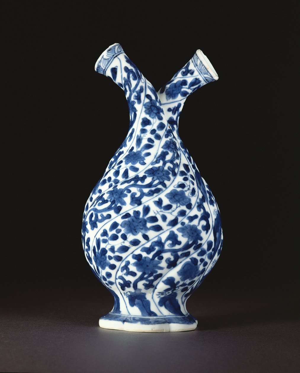 Blå och vit dubbelflaska i europeisk glasform, Kangxiperiod (1662-1722) (porslin) av Chinese School