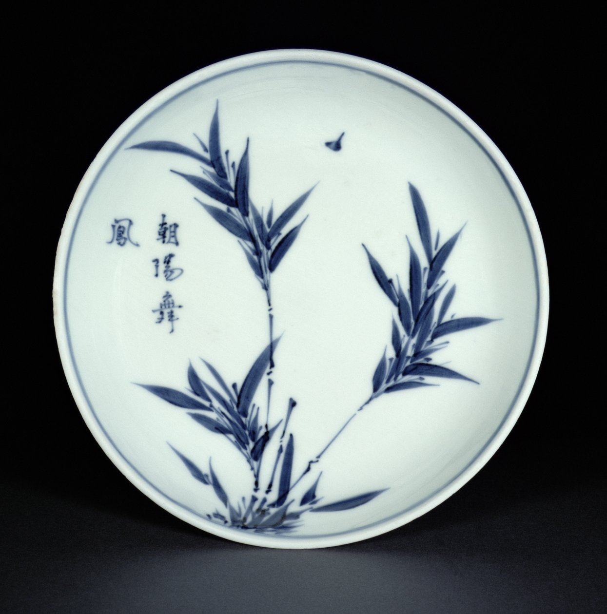 Blått och vitt kosometsuke fat målat med bambu och kalligrafi, Tianqi-märke och period, 1621-27 (porslin) av Chinese School