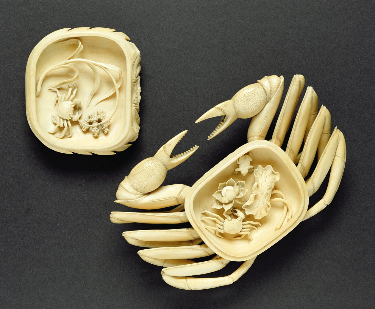 Låda i form av en krabba, Qianlong period, 1736-95 av Chinese School