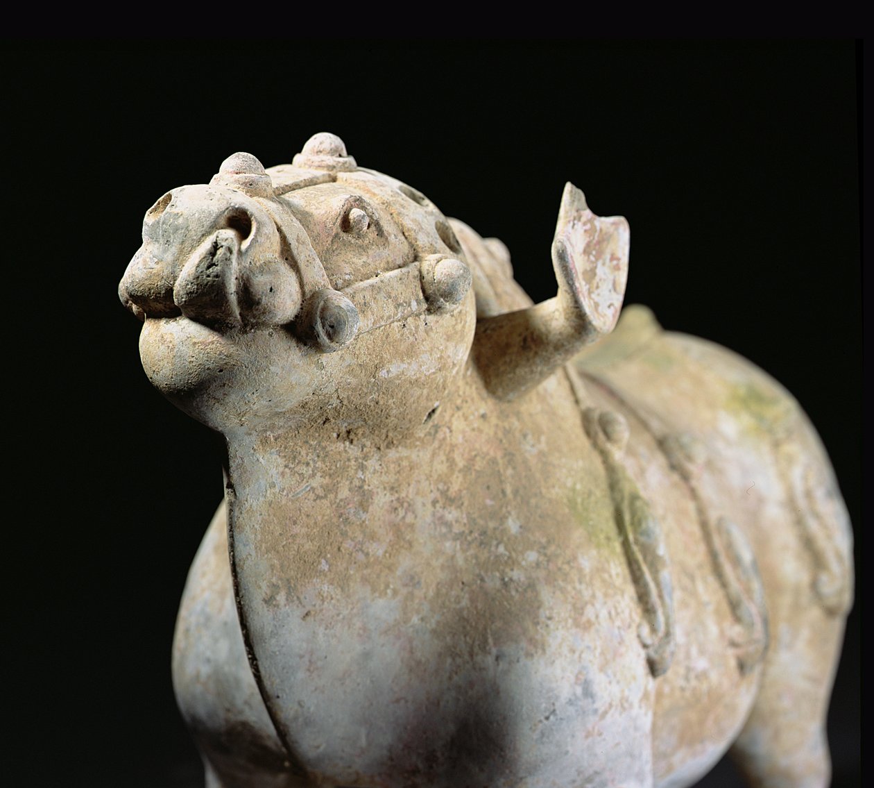 Bull, Warring States period (1027-220 BC) (lergods) (detalj) (se 176595) av Chinese School