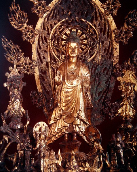 Detalj av en altartavla tillägnad Buddha Maitreya, 524 (förgylld brons) av Chinese School