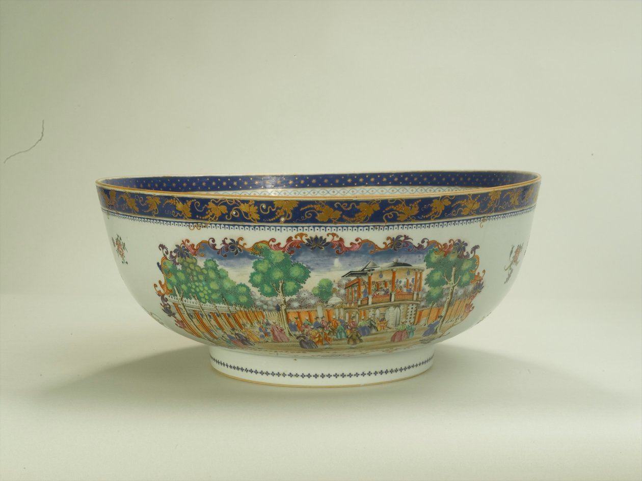 Famille rosenstansskål med oval bladpanel som föreställer Grand Walk, Vauxhall Gardens på 1750-talet, Qianlong Period (1736-95) c.1790 (keramik) (se även 294698) av Chinese School