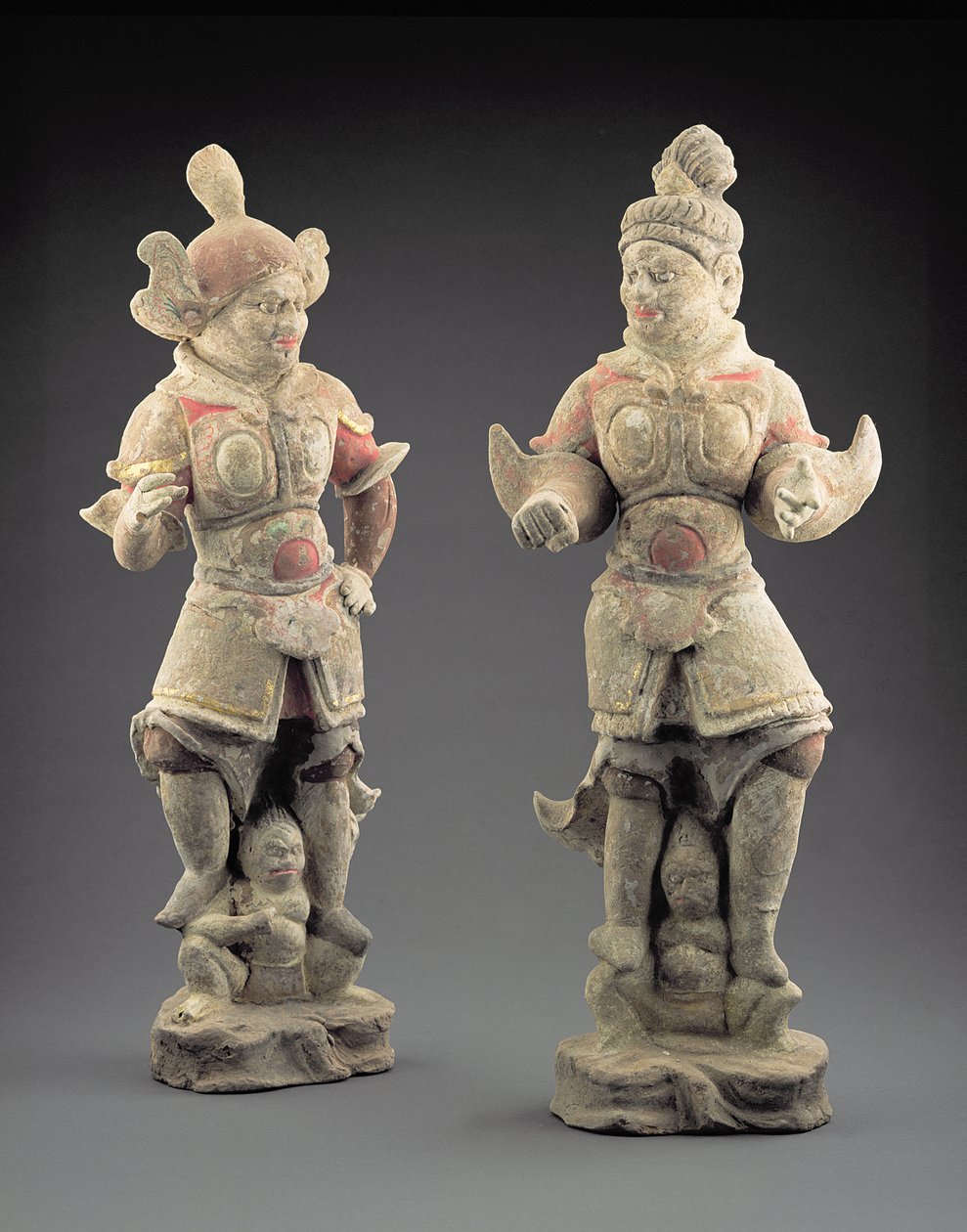 Ett par Lokapala-figurer, Tangdynastin (618-907) (lergods) av Chinese School