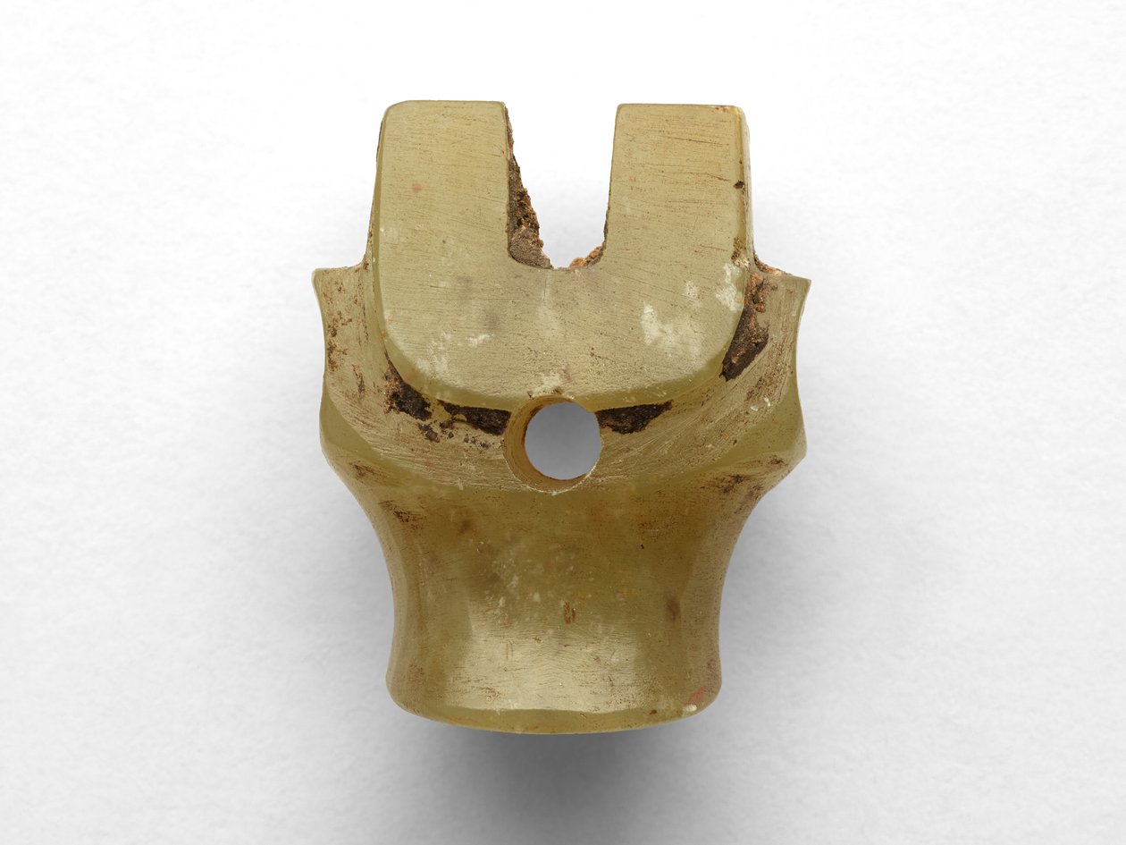 Hänge i form av ett nötkreaturshuvud, omarbetat, c.1100-1000 f.Kr. av Chinese School