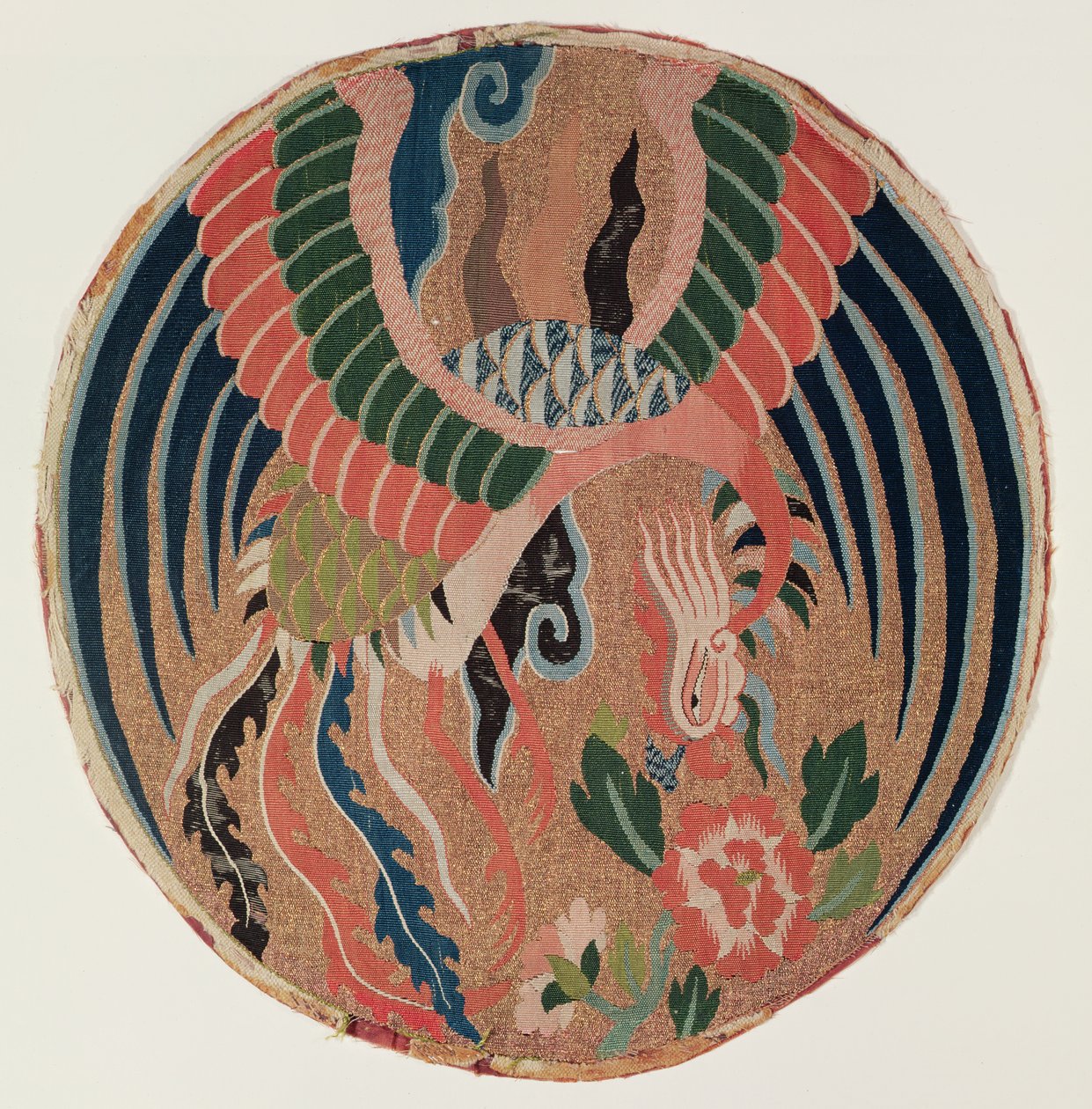 Roundel med feng-huang och trädpion (gobeläng, siden och inslaget guld) av Chinese School
