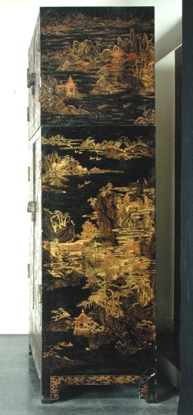 Kejserlig garderob, Qingdynastin, Kangxi-perioden (1662-1722) (guldlack) av Chinese School Chinese School