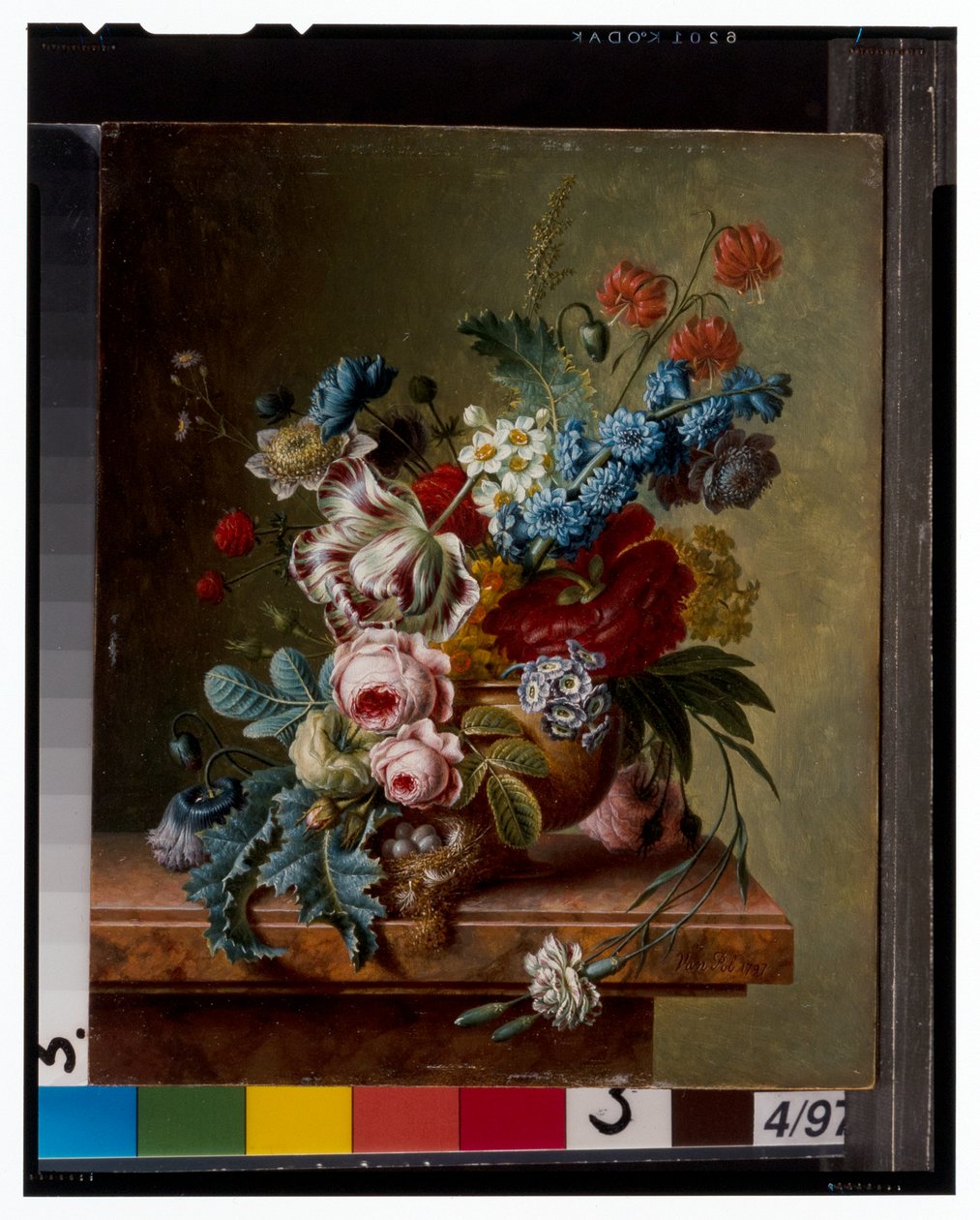 En vas med blommor på en marmoravsats & en korg med blommor med en guldfink av Christiaan van Pol