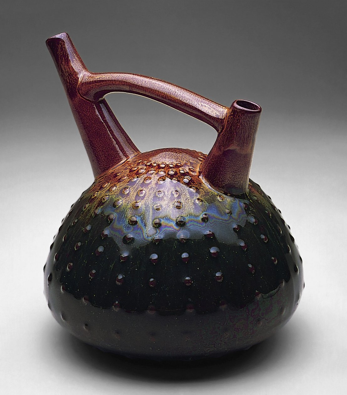 Sea Urchin dubbelpipad fartyg, ca 1879-1882 (keramik) av Christopher Dresser