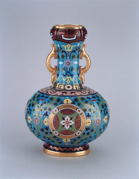Dummyvas dekorerad i imitation av cloisonne, Minton & Co, ca 1870 (porslin) av Christopher Dresser
