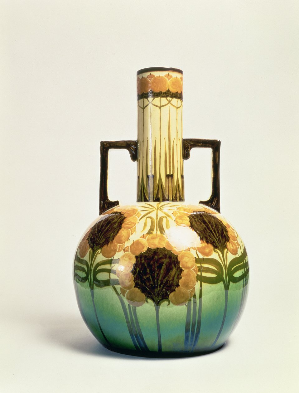 Vas, dekorerad av Clarissa Ault, ca 1890 av Christopher Dresser