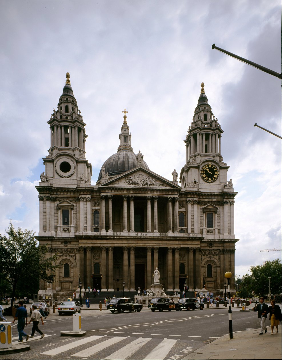 Utsikt över katedralen Saint Paul designad av arkitekten Christopher Wren (1632-1723) 1675-1710 London, England av Christopher Wren