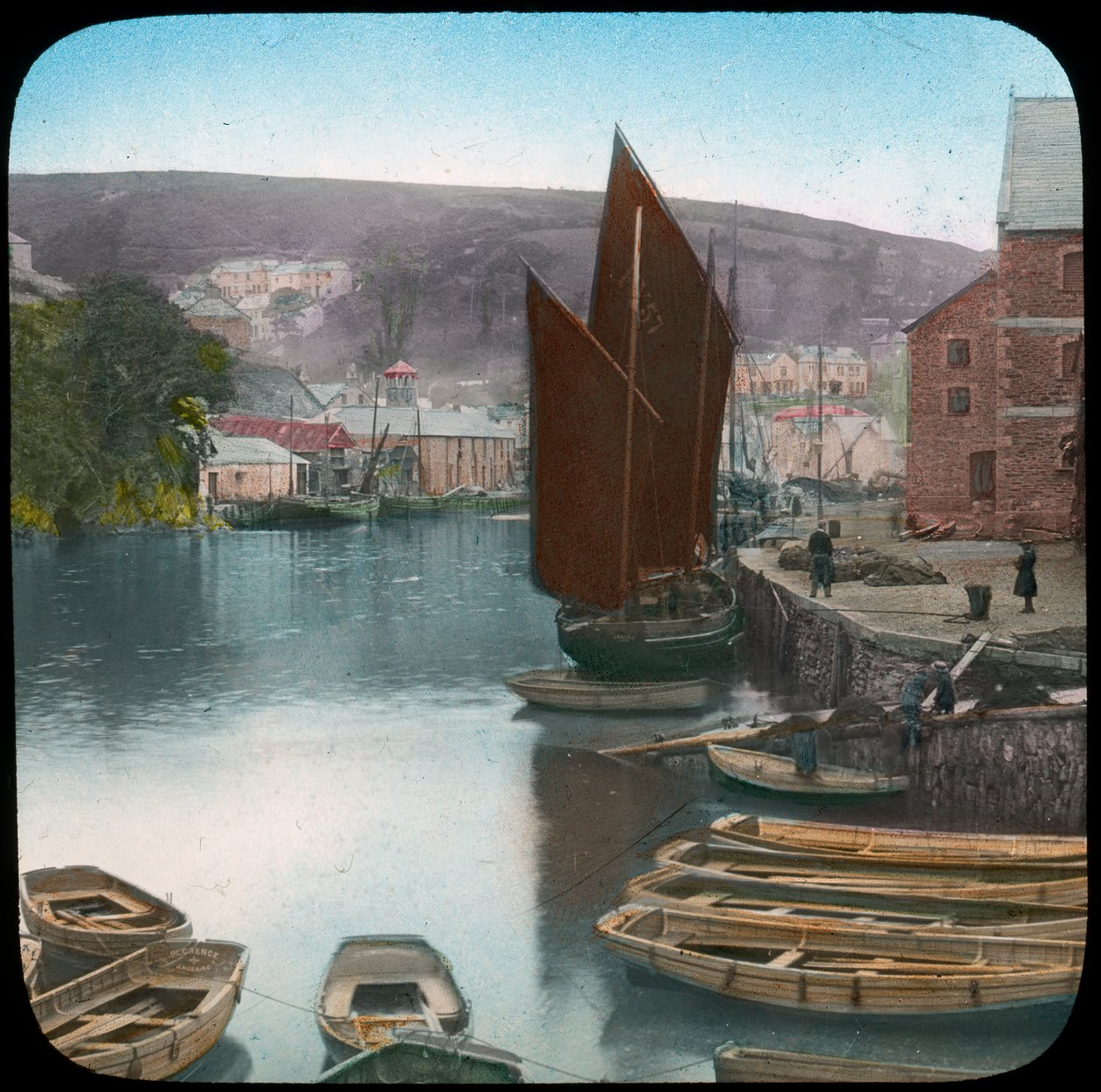 Looe, från kajen, Cornwall, sent 1800- eller tidigt 1900-tal av Church Army Lantern Department