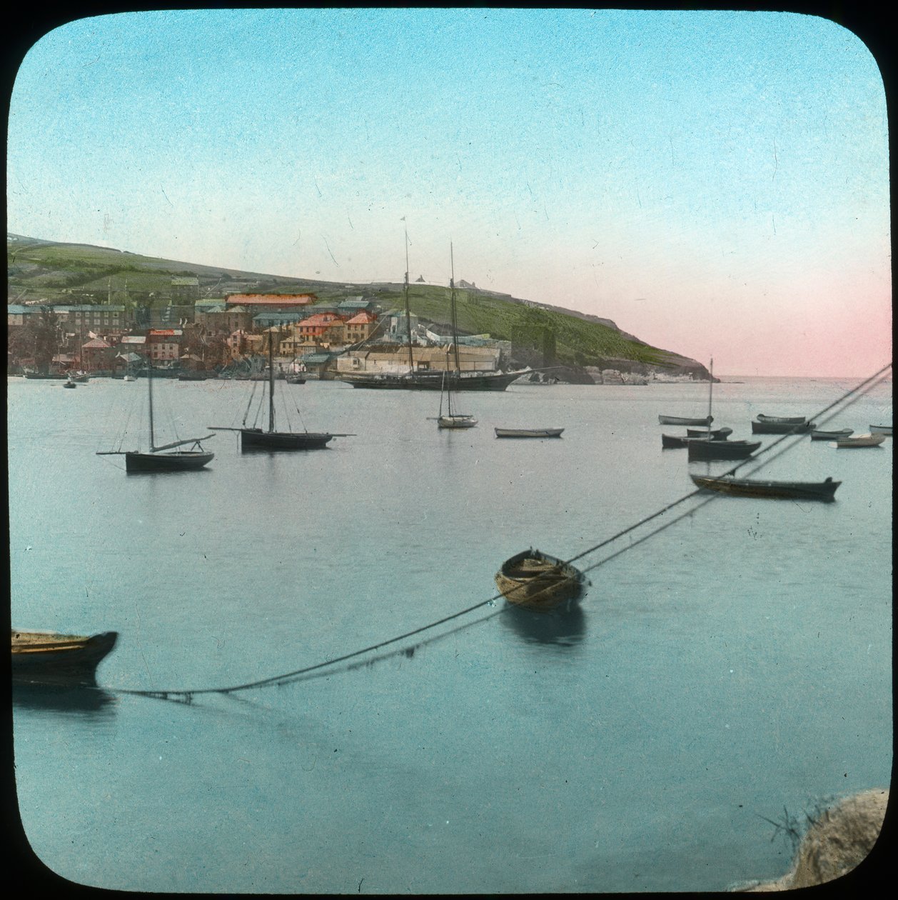 Polruan från Fowey, Cornwall, sent 1800- eller tidigt 1900-tal. av Church Army Lantern Department